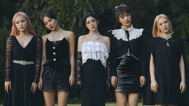 chobomseulrene's tweet photo. RED VELVET https://t.co/6wgWI3SeWv