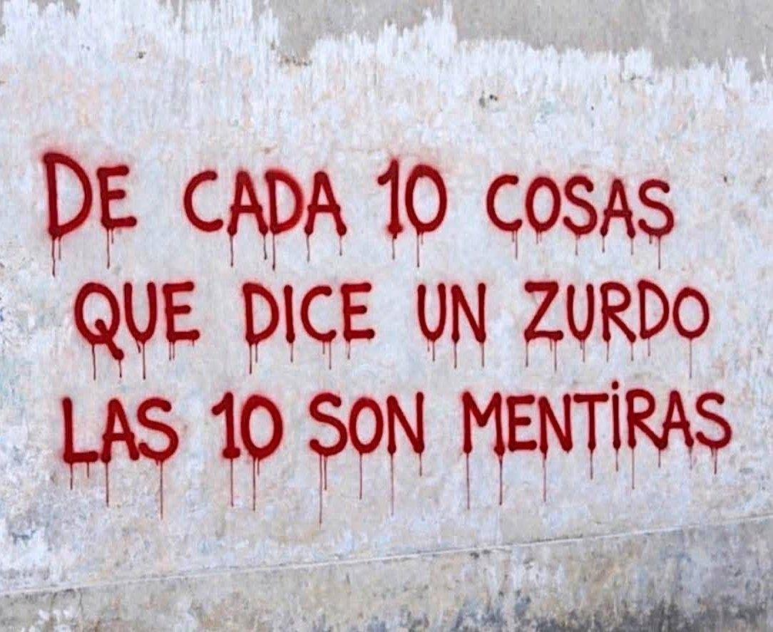 Aiko7221's tweet photo. @Chrisandgabbana @JJETCC1 @RicardoBSalinas Pero si ashuuu! Lo mismo aplica a la inversa! Que vergas haces aquí? Defendiendo a quienes ni te pelan, ni les importas y hasta te matarian solo por gusto;  solo los estúpidos como ustedes 2 defienden a sus carniceros. https://t.co/ONZqd0yytZ