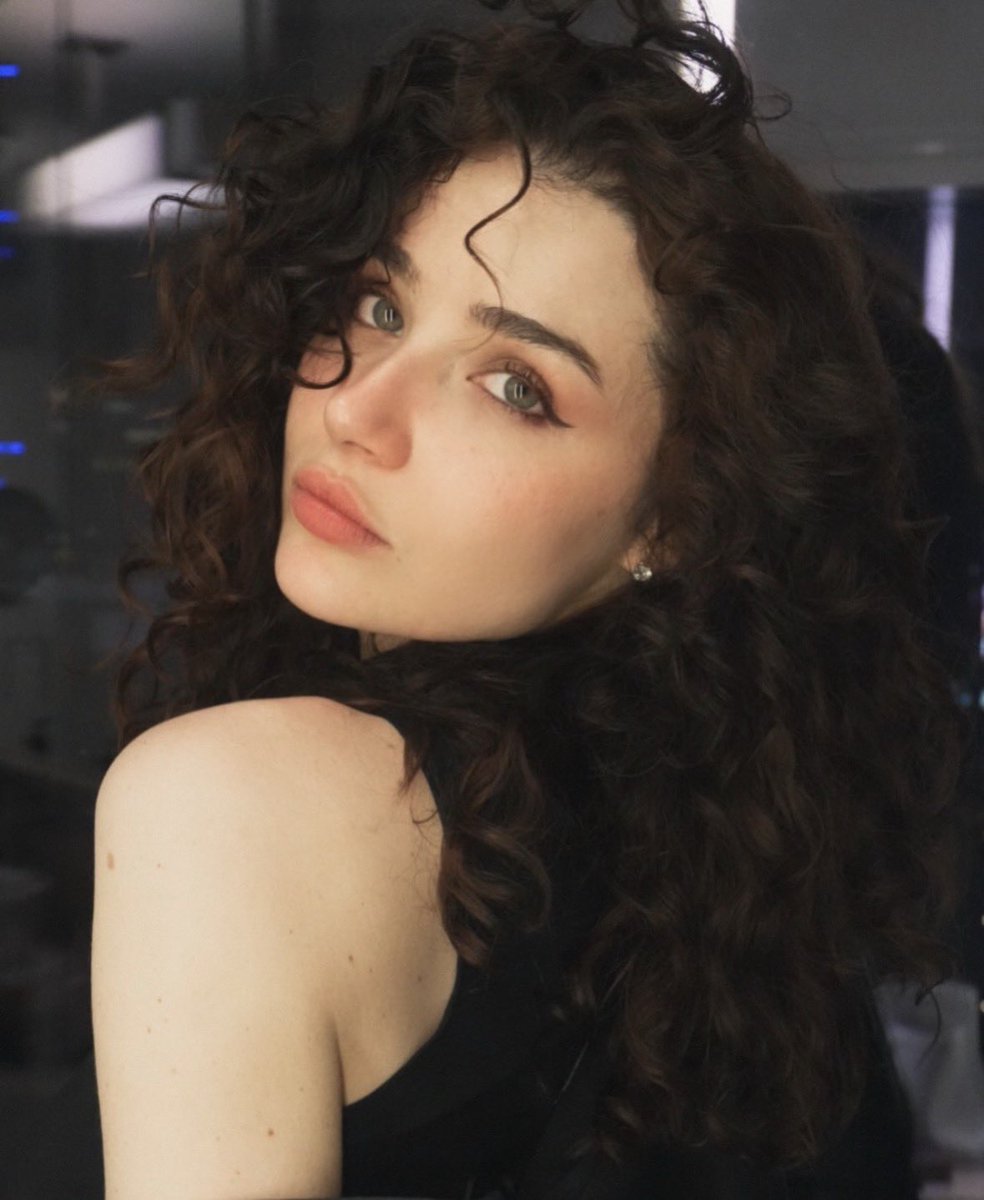 𝓐𝐠𝐧𝐞𝐬 𝓢𝐚𝐢𝐧𝐳 tweet media