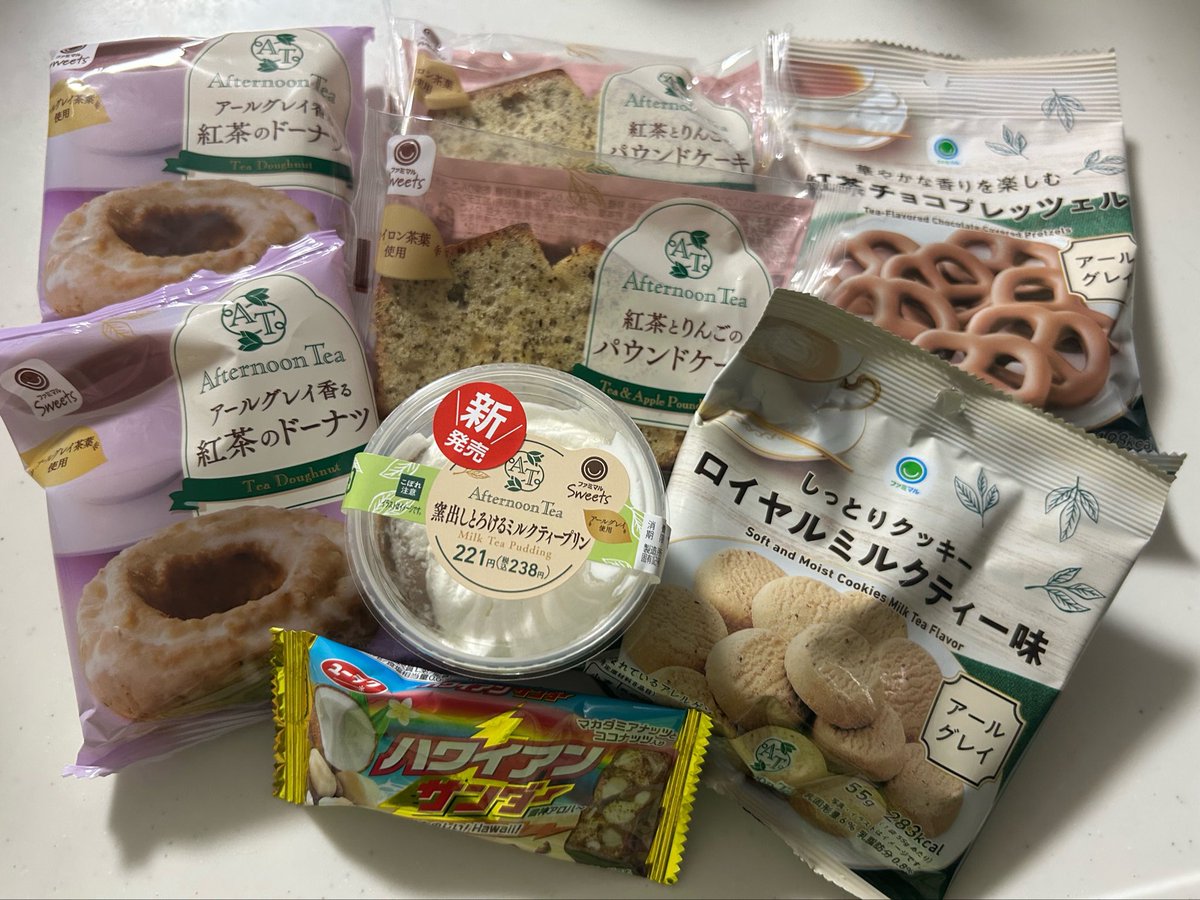 glay___26's tweet photo. 幸せすぎ😇🫶🏻スイーツは退勤後の
ご褒美に1日1個！お菓子は勉強の合間
にだけ食べてよし！！🙂‍↕️💭💭 https://t.co/Xot7Y3O8yx