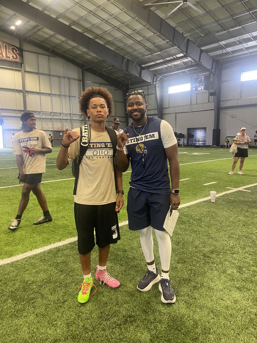 JBallen02's tweet photo. Amazing camp day at @hputxfootball today, 2/2 reps at WR NO DROPS 1/1 DB reps NO FLY ZONE. With a great conversation with @CoachDouglasIII hoping to keep in touch. 
@CoachGipson11 
@CoachVardeman 
@CoachMLeonard 
@coachoslovar 
@CoachZachAlbert 
@btex0127 
@CoachM_Duncan https://t.co/gGBMtuAgiz