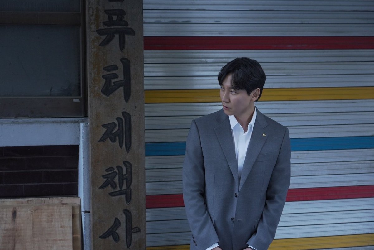 3ncX4nted's tweet photo. 완벽한 은행이미지시다……. 너무 신뢰가 감 https://t.co/iBS0hfeBJU