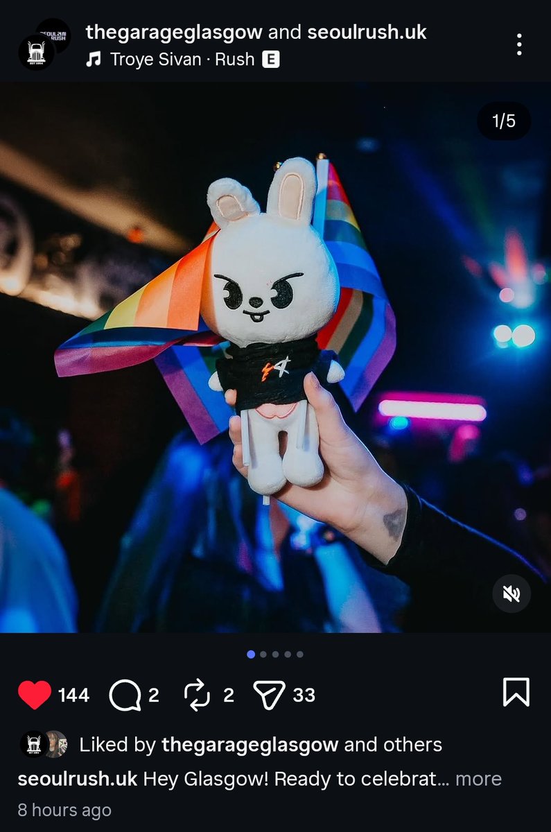 LeeKnowBrazil's tweet photo. #LeebitPeloMundo • FELIZ MÊS DO ORGULHO! A página oficial da boate The Garage, em Glasgow, postou uma foto do Leebit em seu Instagram! Ele mais uma vez provando estar em todos os lugares! ❤️🔥
#LeeKnow #리노 #リノ @Stray_Kids 🐋
→ Cr. gloomxparx https://t.co/98cF4Vph2n