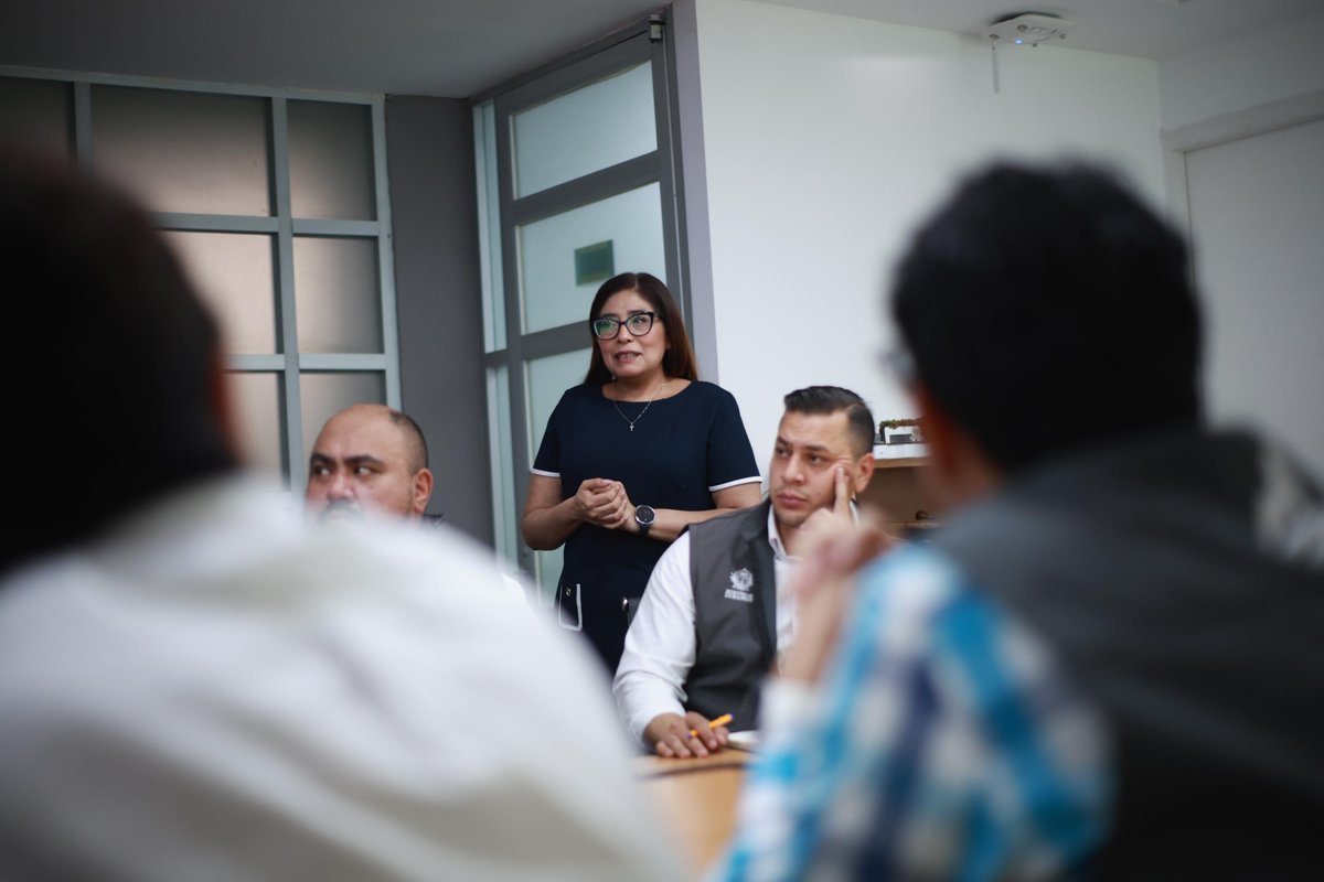 DSocial_Dgo's tweet photo. 📚✨ En Desarrollo Social participamos en la capacitación “Pobreza Multidimensional de Durango”, impartida por personal del INEGI, reafirmando nuestro compromiso de prepararnos cada día más para entender y atender las necesidades de las familias duranguenses. 🤝

#EsteEsElCamino https://t.co/RsbCfnncIA