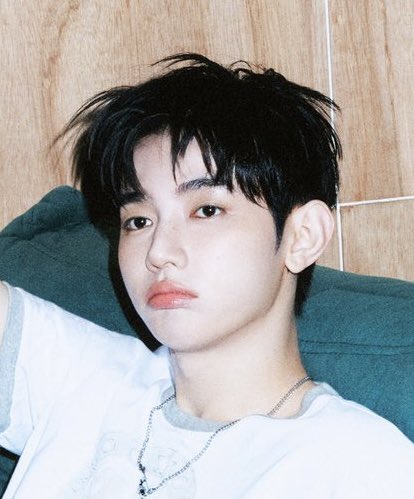 bn_zunie's tweet photo. messy hair, glossy pout, and your skin looks so soft and glowy….. why are you the cutest in the world haobao https://t.co/MLUKwnmsVX