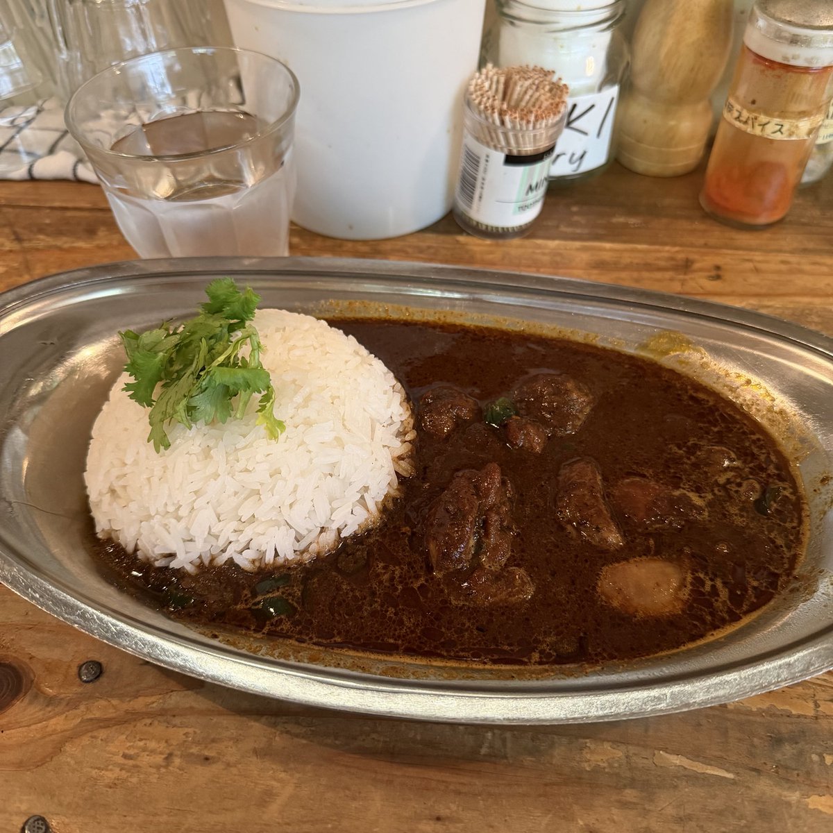 naruasd's tweet photo. 福岡ラーメン旅の一食目はカレー https://t.co/m65f1F4R2G