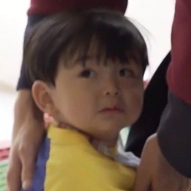 sundaecheese_'s tweet photo. เจอคุณลุงแปลกหน้าครั้งแรก จิ๋วกลัวค้บ https://t.co/agU2Wl2i8G