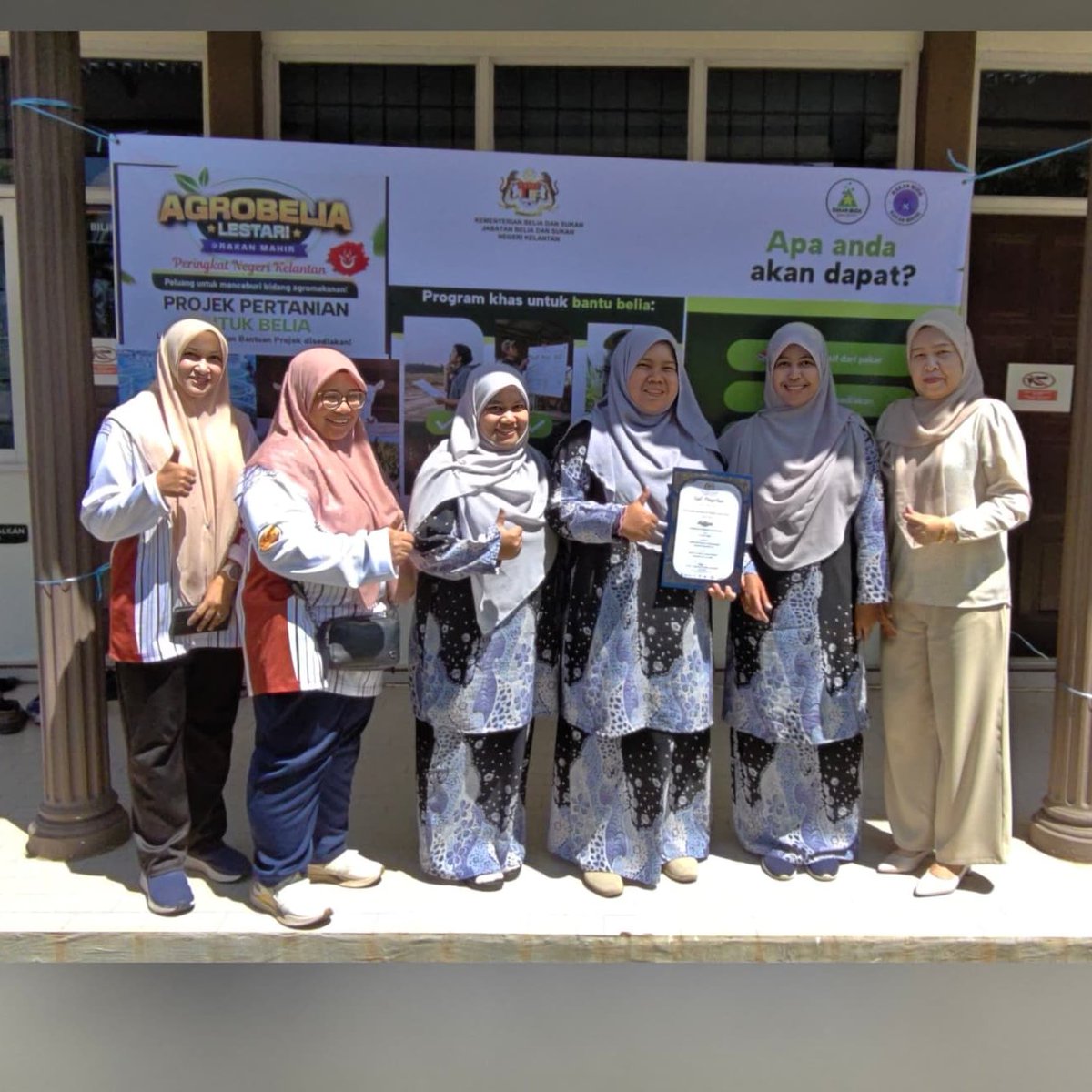 Pbsdkualakrai's tweet photo. BELIAWANIS HALWANIS MENYAHUT CABARAN AGROLESTARI BELIA

🗓�� 15 Jun 2026
📍 Kompleks Belia dan Sukan Negeri Kelantan

Berita selanjutnya tekan pautan dibawah
https://t.co/noxlW2AKfe https://t.co/gGcxUcTdkh