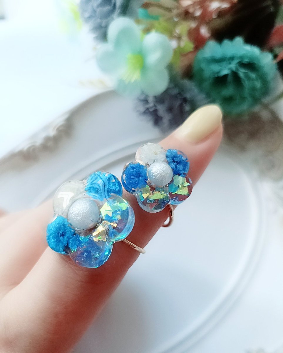 【3471】チアダンス 青紫の紫陽花と水色かすみ草 ブルー系ビーズ付きチャーム 紫陽花ブルーも可愛い💠 かすみ草ブルーも可愛い💍🤍