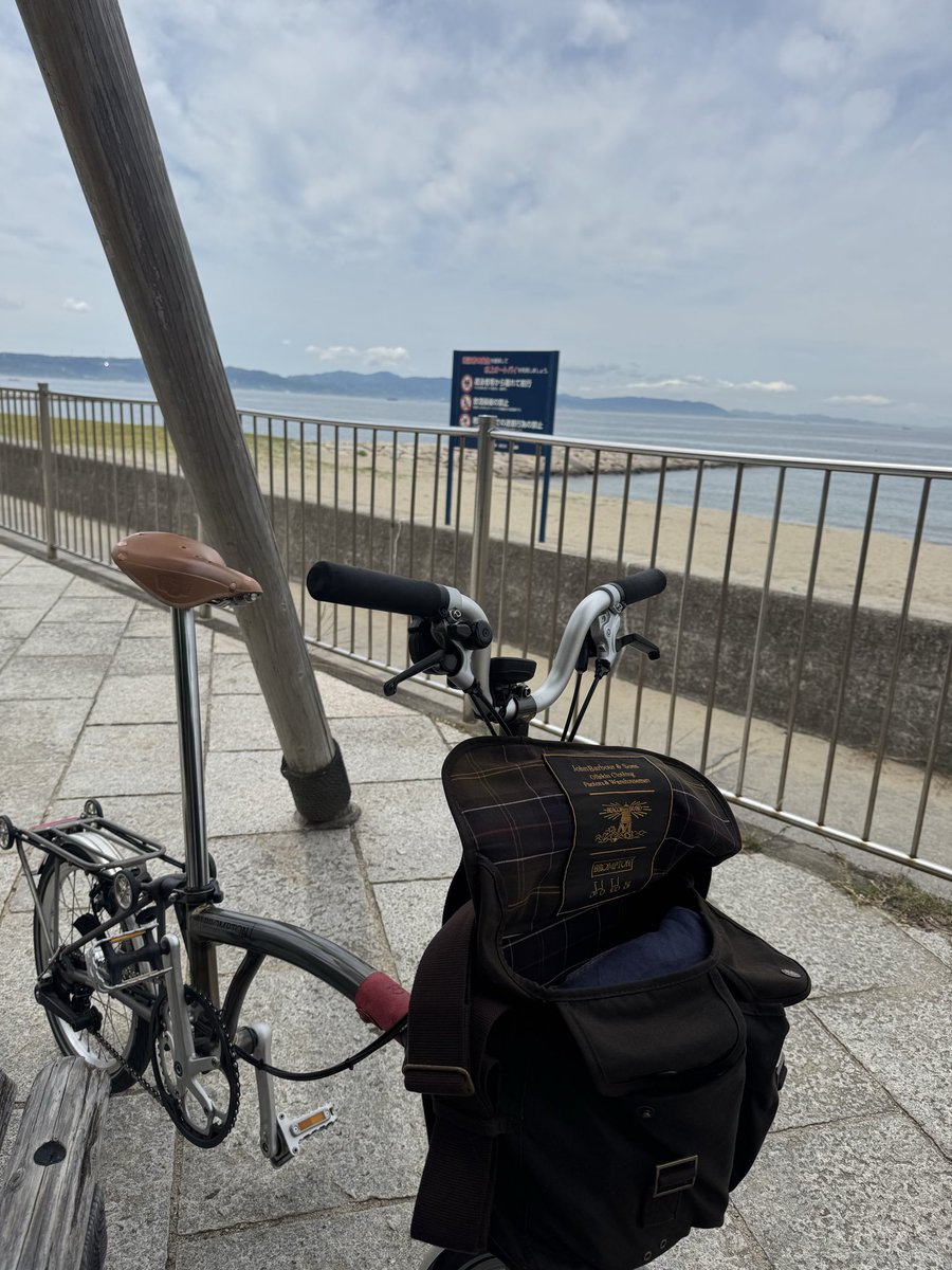 trailbell123's tweet photo. 淡路島を眺めながら少し休憩。

梅雨の晴れ間に、海風が心地良い。 https://t.co/JqCVmOBTrF