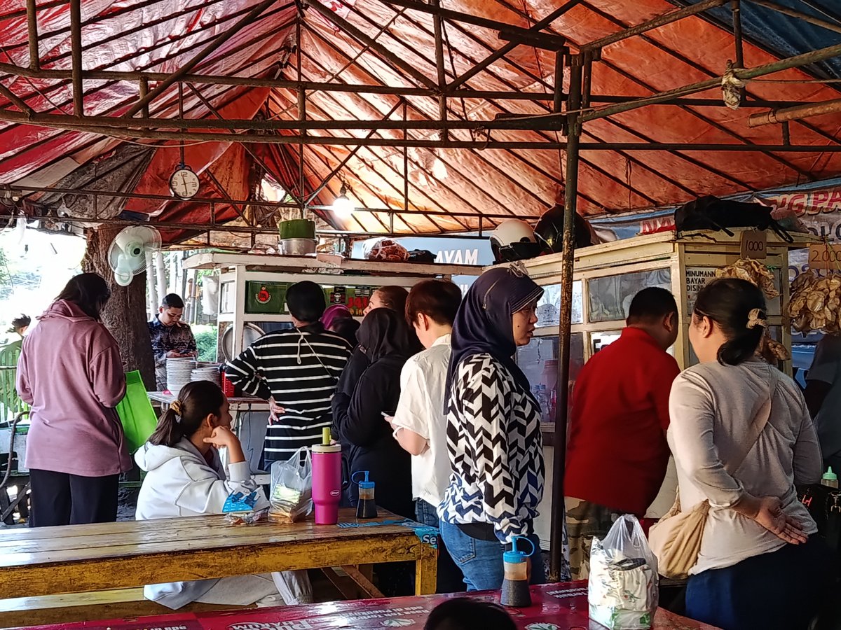 cuneyyin's tweet photo. bakso jalil 100000/10⭐⭐⭐⭐⭐⭐⭐⭐⭐⭐ https://t.co/wGROLLZRPg