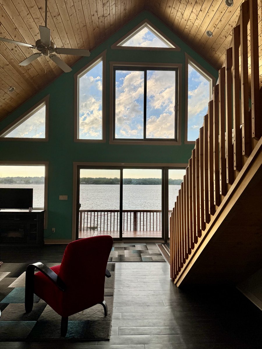meaghan_garvey's tweet photo. they're calling it the greatest book tour of all time https://t.co/abzhrWkTAF