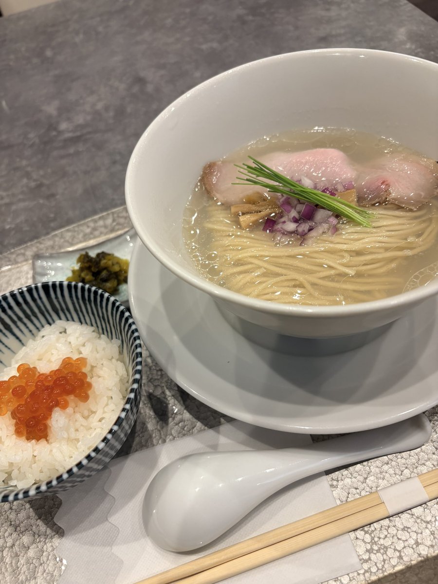 mi_yu394's tweet photo. 東京視察
昼夜麺食べたら朝もラーメンだったw
あっさりの塩でキメて、今から別のラーメンやへ🫰 https://t.co/7Zzud7gg2p
