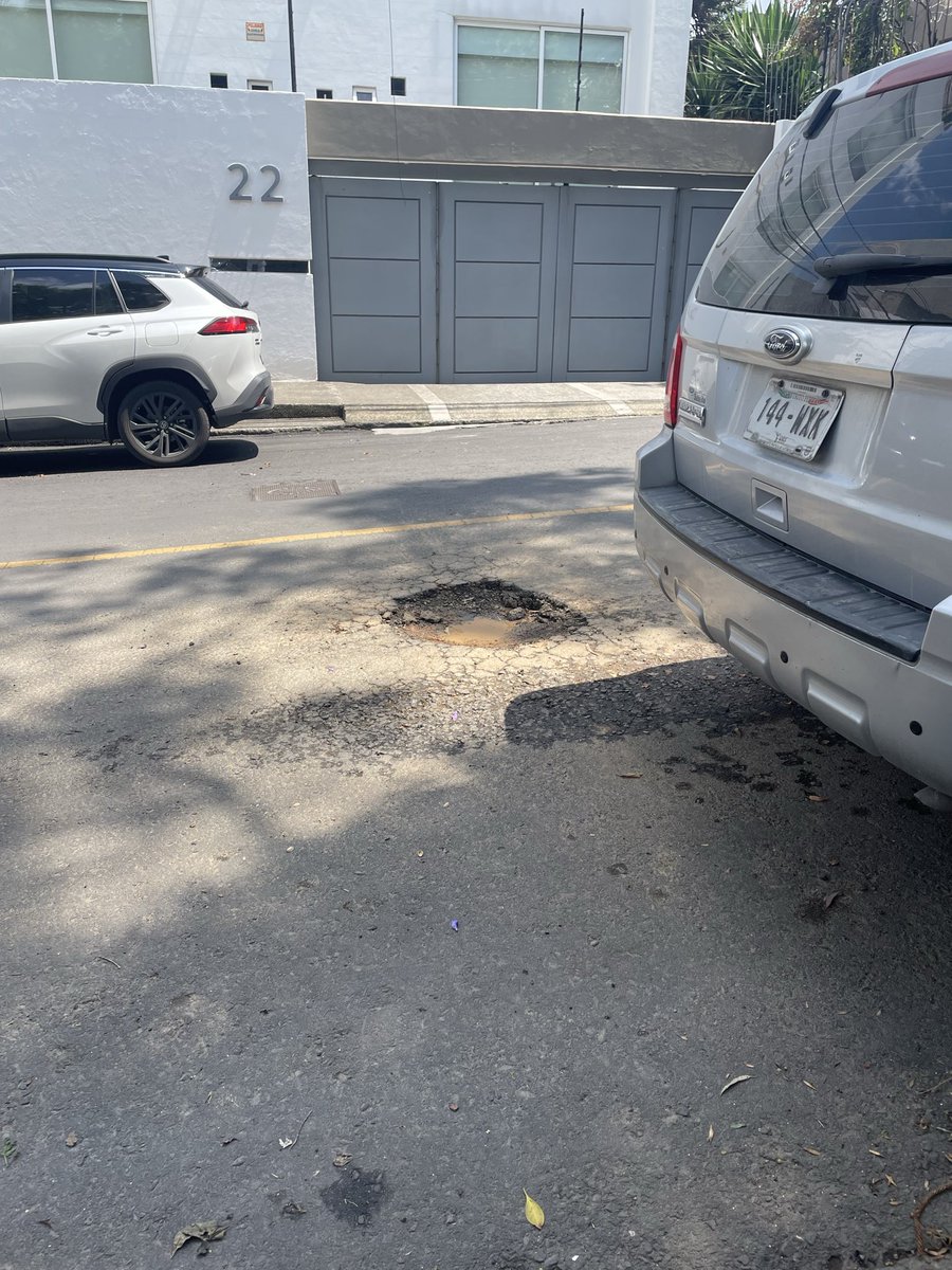 Lukmaf's tweet photo. Solicito ayuda para pavimentar este bache que día a día se hace más grande.
Está sobre la calle de médanos frente al número 22, Col aguilas pilares. Álvaro Obregón @AlcaldiaAO @LopezCasarinJ 
Gracias. https://t.co/rAXpeqUI45