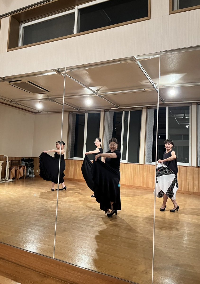 minako_sbf's tweet photo. 火曜日フラメンコ入門・初級クラス
第1・第3火曜日 19:30〜
講師 宮城美由紀
初心者の方、もう一度基礎から見直したい方
丁寧にクラスを進めています
秋の舞台に向けて一緒にフラメンコを是非‼︎
#フラメンコ
#栃木県
#佐野市
#生徒募集中
#無料体験レッスン受付中 https://t.co/vgOrfe5IeR