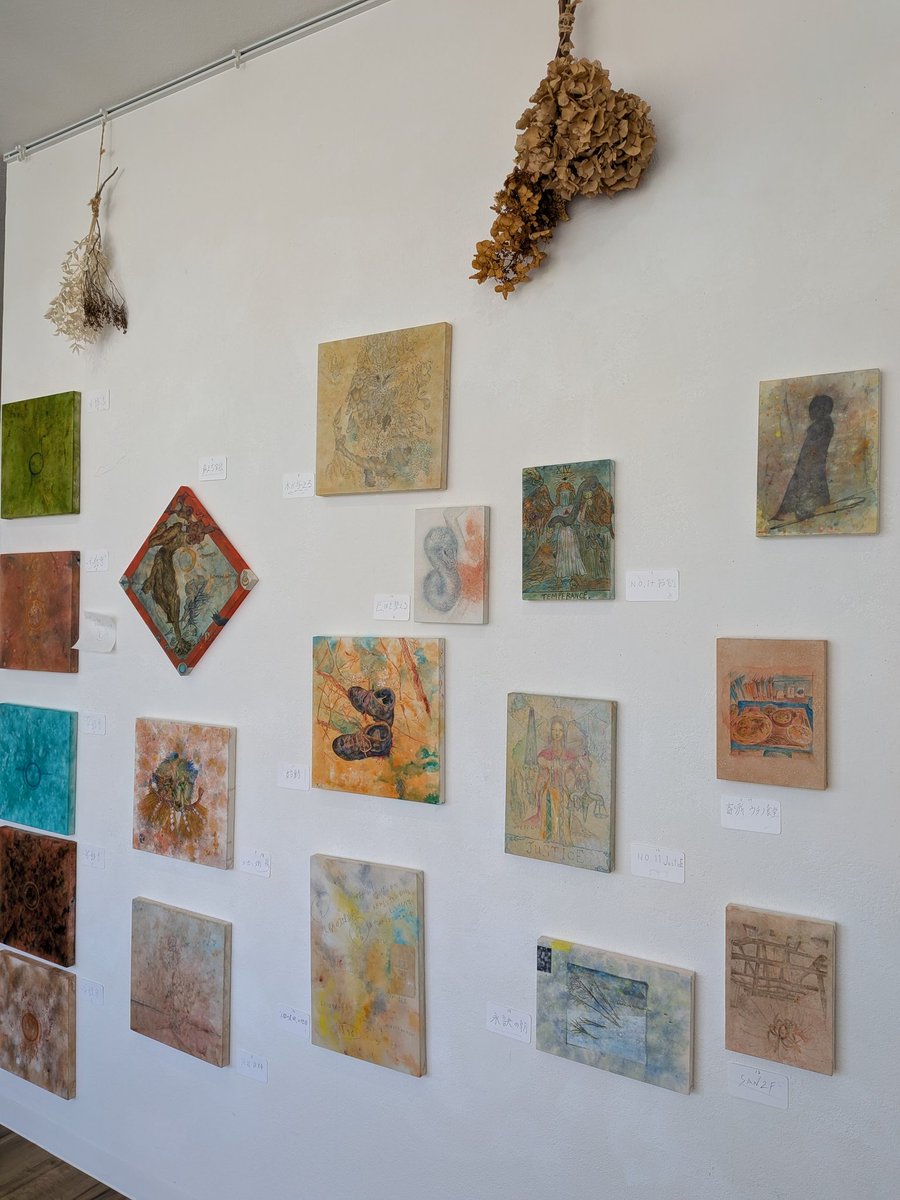 stack_board's tweet photo. 清水友裕 個展「+0」本日最終日です！ 

来場した方が床に座ってのんびりと絵を見たり本やクロッキーをめくったりする姿も絵になる素晴らしい展示です。

会期：2026年6月12日(金) 〜 6月18日(木)会期中無休
時間：10:00 〜 17:00  

作家在廊予定
6/18(木) 14:00〜17:00  

#清水友裕個展 https://t.co/iV23ruWW0O