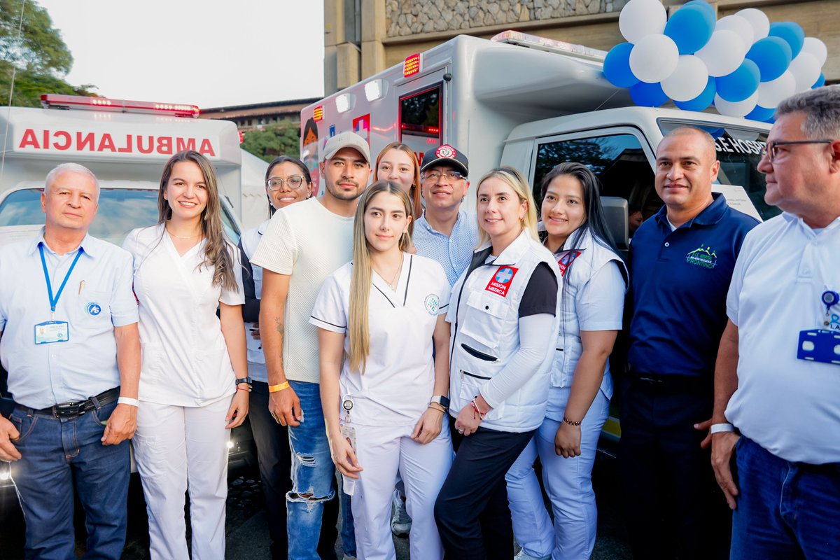 infopresidencia's tweet photo. 📷 | Desde la Universidad de Antioquia, el Presidente @PetroGustavo presentó algunos de los avances más importantes de su Gobierno en el departamento:

✅ Casi $3 billones invertidos en educación, gratuidad universitaria y programas sociales.
✅ 119.502 jóvenes estudiando gratis y 51.495 cupos nuevos en universidades públicas.
✅ 167.708 madres jóvenes reciben un apoyo mensual de $500.000.
✅ $1,3 billones destinados al fortalecimiento del sistema de salud.
✅ 90 hospitales y puestos de salud fortalecidos.
✅ $1,377 billones para la producción de vacunas y medicamentos.

“El Gobierno del Cambio está invirtiendo en la salud y el bienestar del pueblo antioqueño”, afirmó el Presidente @PetroGustavo. 

#ConDignidadCumplimos