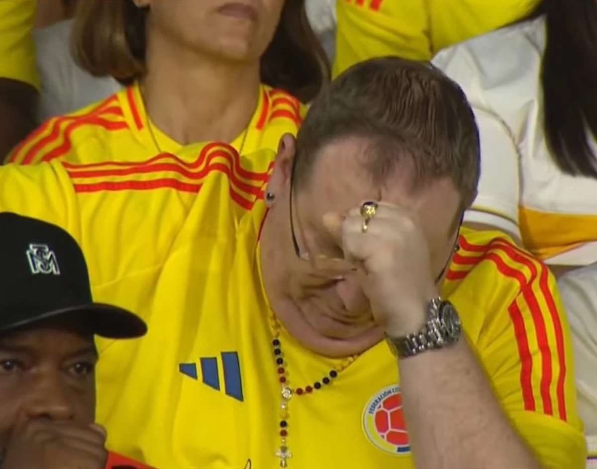 rozyholic's tweet photo. Amigas que sueño yo ya no estoy para ver partidos a estas horas https://t.co/OLkUeeNS8S