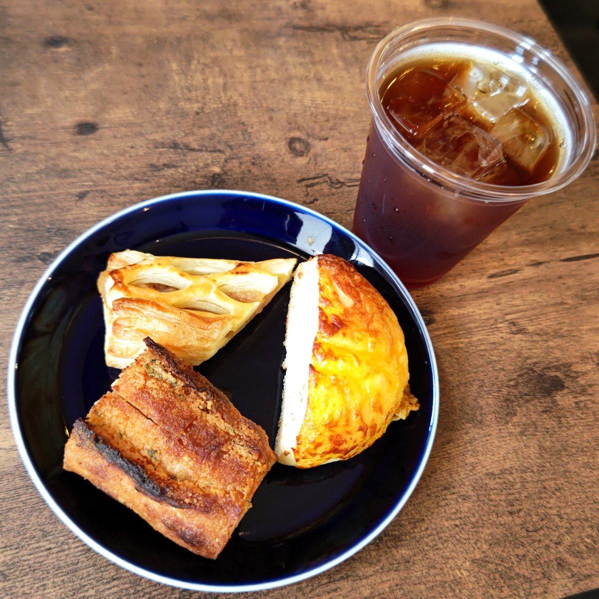 bottibochi's tweet photo. LOVANGA☆KITCHEN(米原市)

アイスコーヒー(480円)
5種のおまかせパンモーニング(+300円)
アイスティー(400円)
3種のおまかせパンモーニング(+200円)

滋賀県の米原駅東口に隣接するこちらのカフェで朝食を( ´∀`)/
お目当ては熱々のパンが提供されるおまかせパンモーニング♪ https://t.co/Un1jdLCfV3