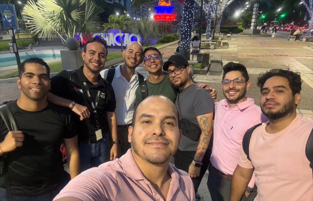 HenryJose_'s tweet photo. Era miércoles de usar Rosado. https://t.co/D1AlNgWyqm
