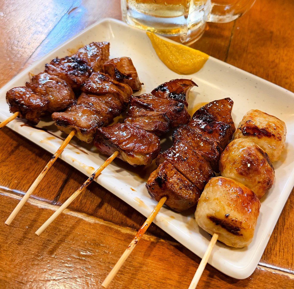1000bero_net's tweet photo. 恵比寿に朝8時から飲める
赤提灯のもつ焼き酒場がある。

朝から三冷ホッピーを片手に、おいしいもつ焼きをつまむ幸せ🍺しかもここ、黒ホッピー発祥の地でもある。

帰り際には1杯無料券まで。朝酒は三文の徳✨

📍恵比寿「たつや」
https://t.co/w3H3Opi5Ej https://t.co/L0KkjbAPkY