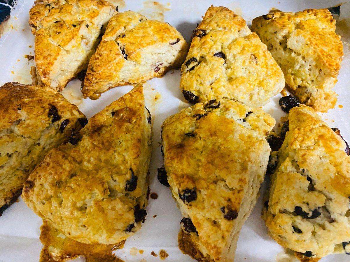 akrill_nvp's tweet photo. Neighbors’ morning coffee swap = best small joy today! Shared a homemade scone, got fresh blueberry muffins from next door—warm vibes all around. https://t.co/p0xjZ68Vc2