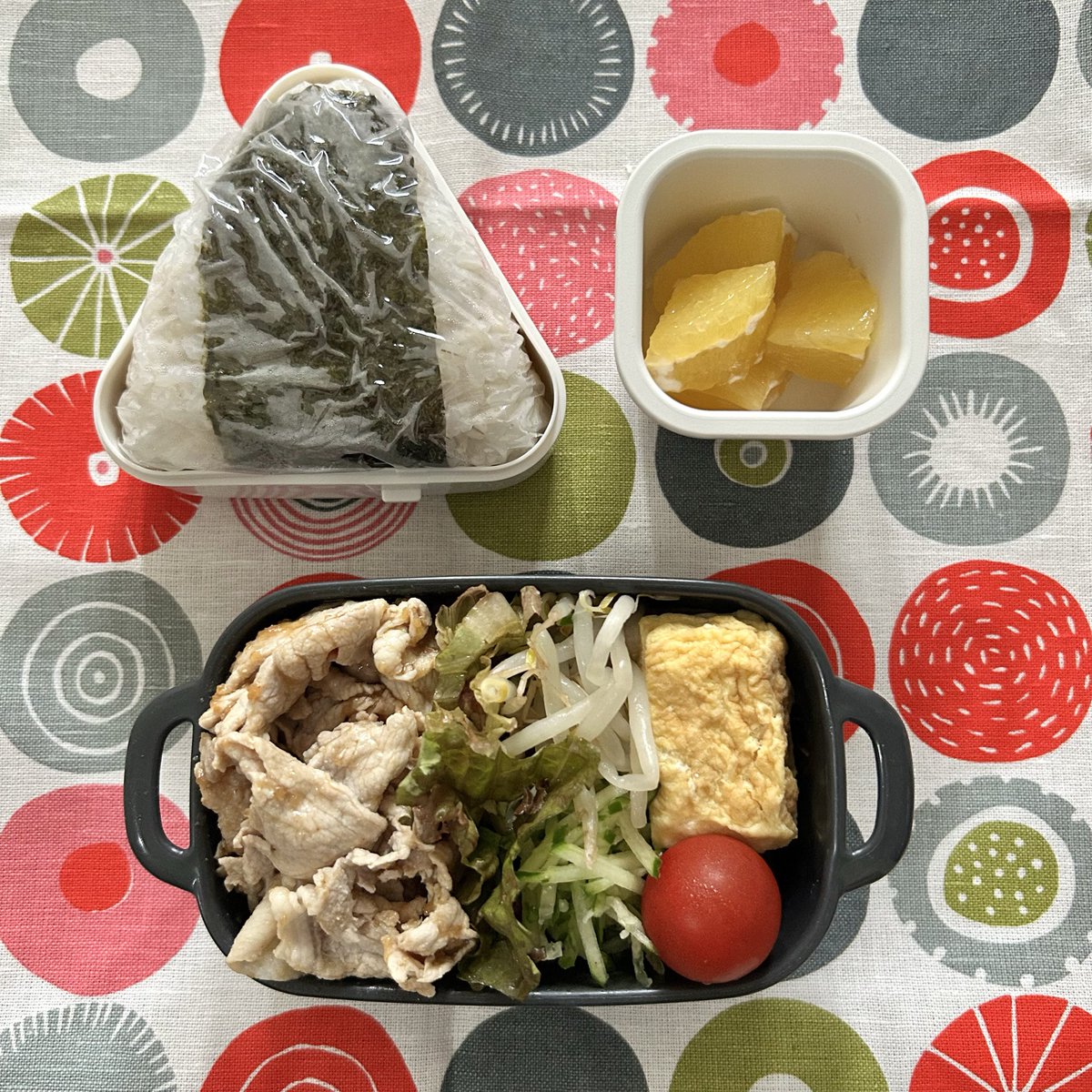 maholine's tweet photo. 夕食の冷しゃぶはziplocコンテナに入れて、モランボンのたれをかけてシェイク🕺
冷蔵庫からお弁当箱直行のおかず最高〜。
他にどんなものが直行弁当になりうるかな🤔
#お弁当 https://t.co/F8jp24AMMk