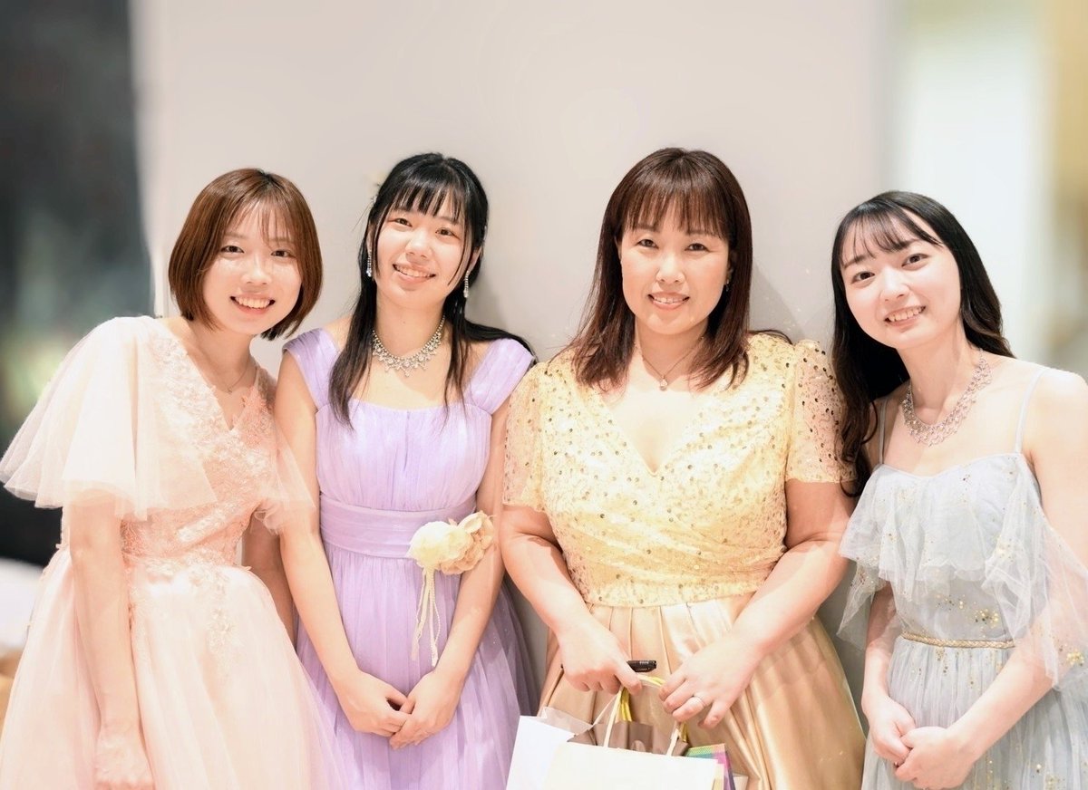 satomiyaz's tweet photo. 🌸 フルートキャンディーズ🪈🍬✨ 
✨✨仲良し４姉妹 💛💜🩷💚✨✨
💖楽器奏者ランク  全員５位以内‼️💖

✨大阪リアルライブの詳細出ました🎉
フルキャン🪈🍬ページ（↓）内に、
チケット購入のリンクあります。

フルートキャンディーズ🪈🍬 | corom(コロム)
https://t.co/mVjyRY2nn1
または写真４枚目を確認してください！

※ 私は、秒で購入しました‼️🎉✨

昨日 6/17（水）フルキャン🪈🍬ライブ
✨あめのち、フルキャン☂️🪈🍬✨
✨第一弾 !! ともこ ✕ ももか 回 💛💚
が終わりました。
演奏、トーク、萌々香先生授業…と、素晴らしく、楽しかったです！🎉✨✨✨
（感想は別途！）

次は、次女💜三女🩷
🌈 6/29（木）20:00-21:00
✨あめのち、フルキャン☂️🪈🍬✨
✨第二弾 さえ ✕ はつね 💜🩷 ✨

全員が（さえさん宅に）集まってライブ
🌈 7/31（金）21:00-22:00
✨暑中お見舞い申し上げます🌻💖✨
アリーナ席購入の方には、四女💚萌々香さんが作った「常夏アイコン🌴」プレゼント🎉
箱推しの４色、各人カラー、の２種類あります！

翌日は、大阪でリアルライブ✨
🌈 翌日の 8/1（土）
大阪/今福音楽堂でリアルライブ‼️✨
こちらも、是非☺️💖🎉✨🐢🐢🐢

✨✨✨🐨✨🐢✨🐧✨🪿✨✨✨

フルートキャンディーズ🪈🍬
  @flutecandies 
  長女 💛 flutistともこ @flutisttomoko  
  次女 💜 いせさえ @saeflutepiano  
  三女 🩷 田中初音 @hatsufl0216 
  四女 💚 越中萌々香 @moflute_usa 

#コロム #フルートキャンディーズ #フルキャン #４姉妹 #ともこさん #さえさん #はっちゃん #ももかさん  #宴会アイコン  #ふわふわ #最強軍団 #ともコアラ #カメタロウ #ぐぅこ #はつぺん #フルキャンでZeppへ