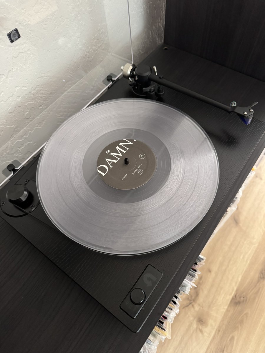 Stings_Records's tweet photo. Now Spinning 🐝

DAMN. COLLECTORS EDITION. by Kendrick Lamar 🎤🎤🎤

@kendricklamar 

Favorite Tracks: FEAR. ELEMENT. LUST. LOVE. DUCKWORTH. https://t.co/KZG9Wstr5l