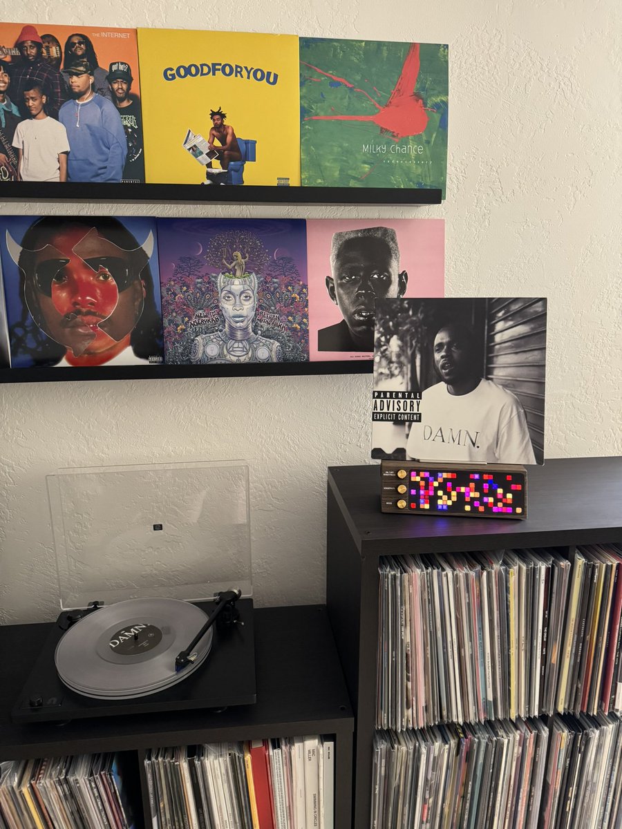 Stings_Records's tweet photo. Now Spinning 🐝

DAMN. COLLECTORS EDITION. by Kendrick Lamar 🎤🎤🎤

@kendricklamar 

Favorite Tracks: FEAR. ELEMENT. LUST. LOVE. DUCKWORTH. https://t.co/KZG9Wstr5l