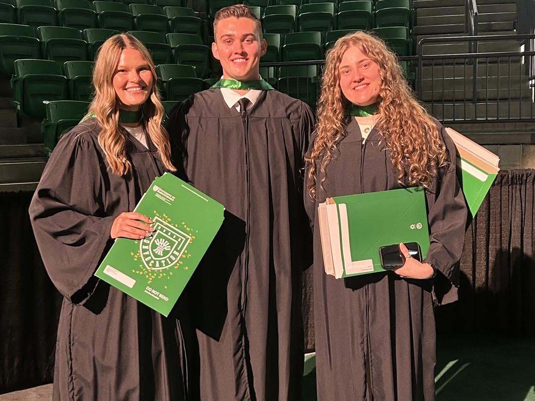 PremierScottMoe's tweet photo. Congratulations to Saskatchewan’s post-secondary graduates!

Graduates who choose to stay in Saskatchewan are eligible for the Graduate Retention Program, the most generous of its kind that provides up to $24,000 in tuition tax credits over 7 years.

To date over 93,500 students have chosen to stay in Saskatchewan and accessed the Graduate Retention Program.  That’s the Saskatchewan advantage.

More information about Graduate Retention Program: https://t.co/ManCuLaEyo