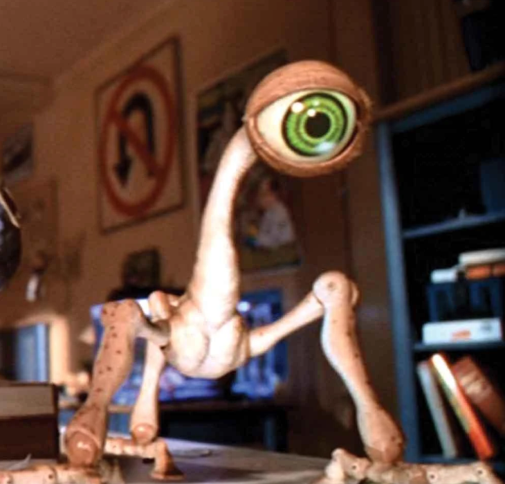 90Nostalgico's tweet photo. OCULA 👁️Uno de Los Gorgonitas de la película ''Pequeños Guerreros'' 📽️ https://t.co/nrgi4E0Ux4
