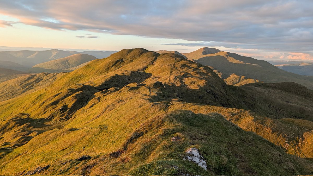 Scot_climber's tweet photo. Following the unsettled spell there was a World Cup weather window on Sunday into Monday. I grabbed chance for a wild camp and headed to Meall nan Tarmachan.  Camping just below summit at around 1020m.  Blue skies arrived after 6pm and I took a late evening wander to Meall Garbh. https://t.co/RyJ1Zm7vA1