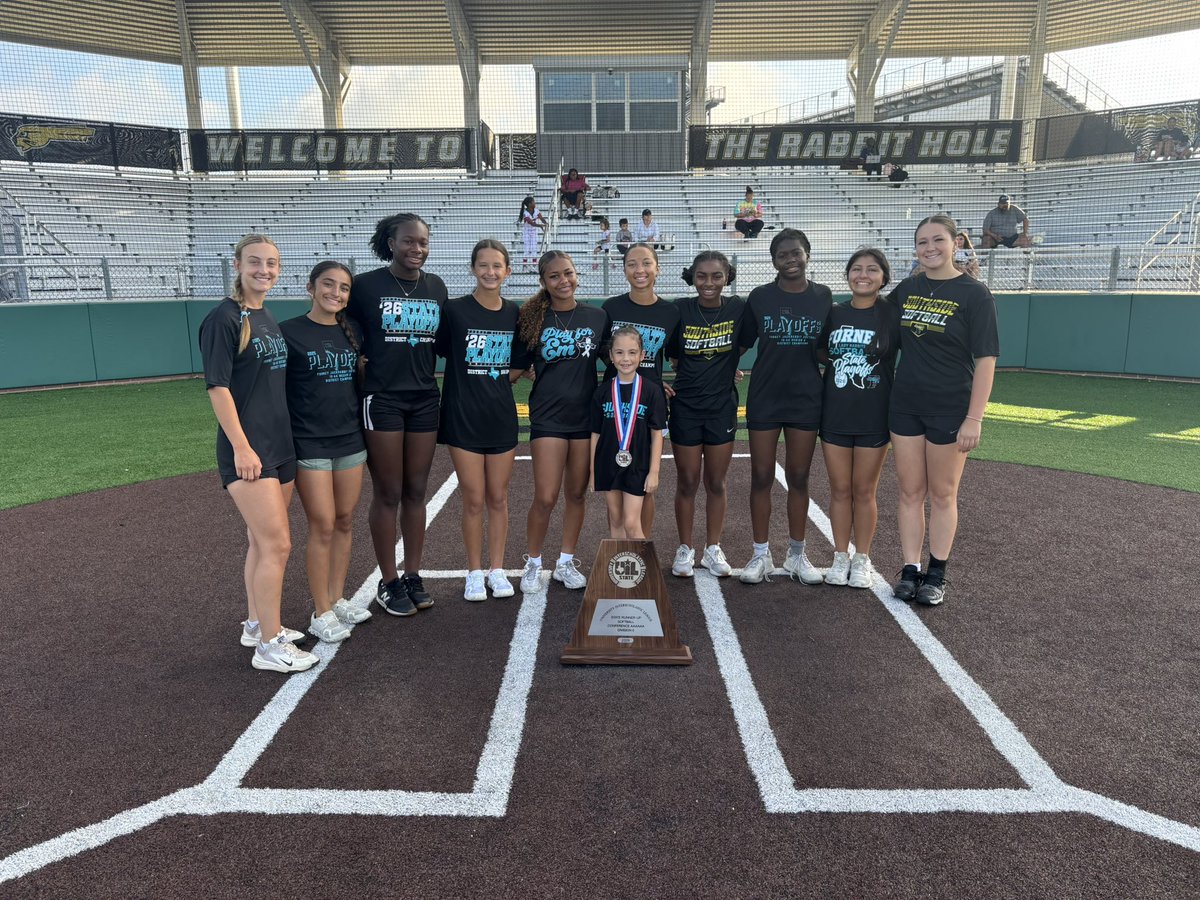 MyleeSalas2029's tweet photo. I had an amazing time helping with the Jackrabbit Softball Camp. I hope to see many new and familiar faces next!!🐰🥎 #Forneysoftball @Forneysoftball https://t.co/XXhRkfBKg0