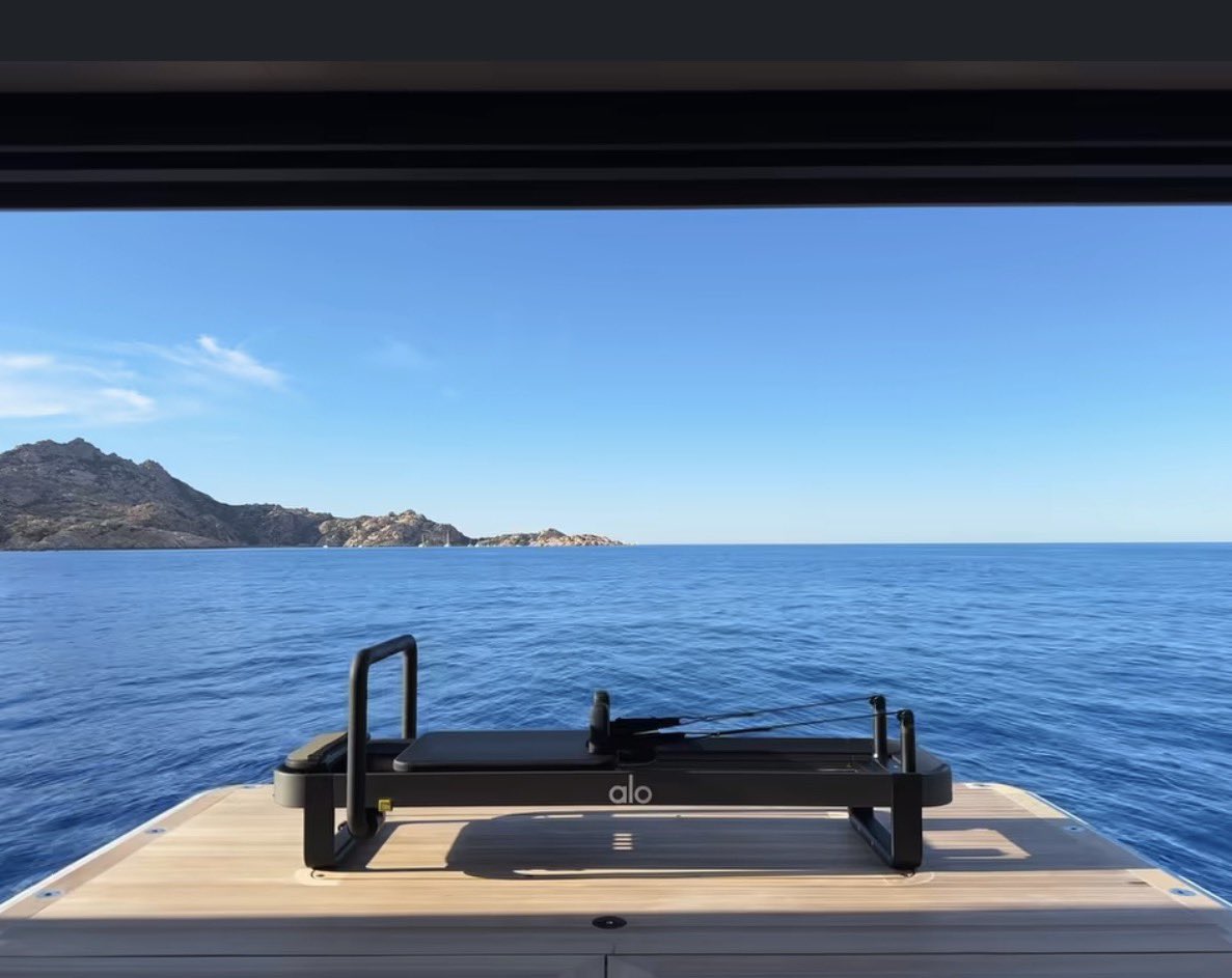 lilthefirst1's tweet photo. Oh to have my workout here #حلم https://t.co/WfEDMW1zZp