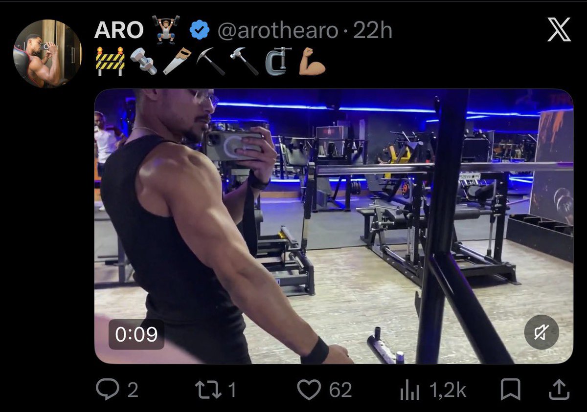 linhaluga's tweet photo. @arothearo Tem uma parte da teoria de Lacan que eu gosto que é quando ele fala que o sujeito se constitui a partir do olho ar do outro.  Nesse sentido, a exposição pode ser entendida como um tentativa de obter um lugar no desejo do outro. Algo como: sou visto? Tenho valor? Sou reconhecido? https://t.co/2uJyaSeWYZ