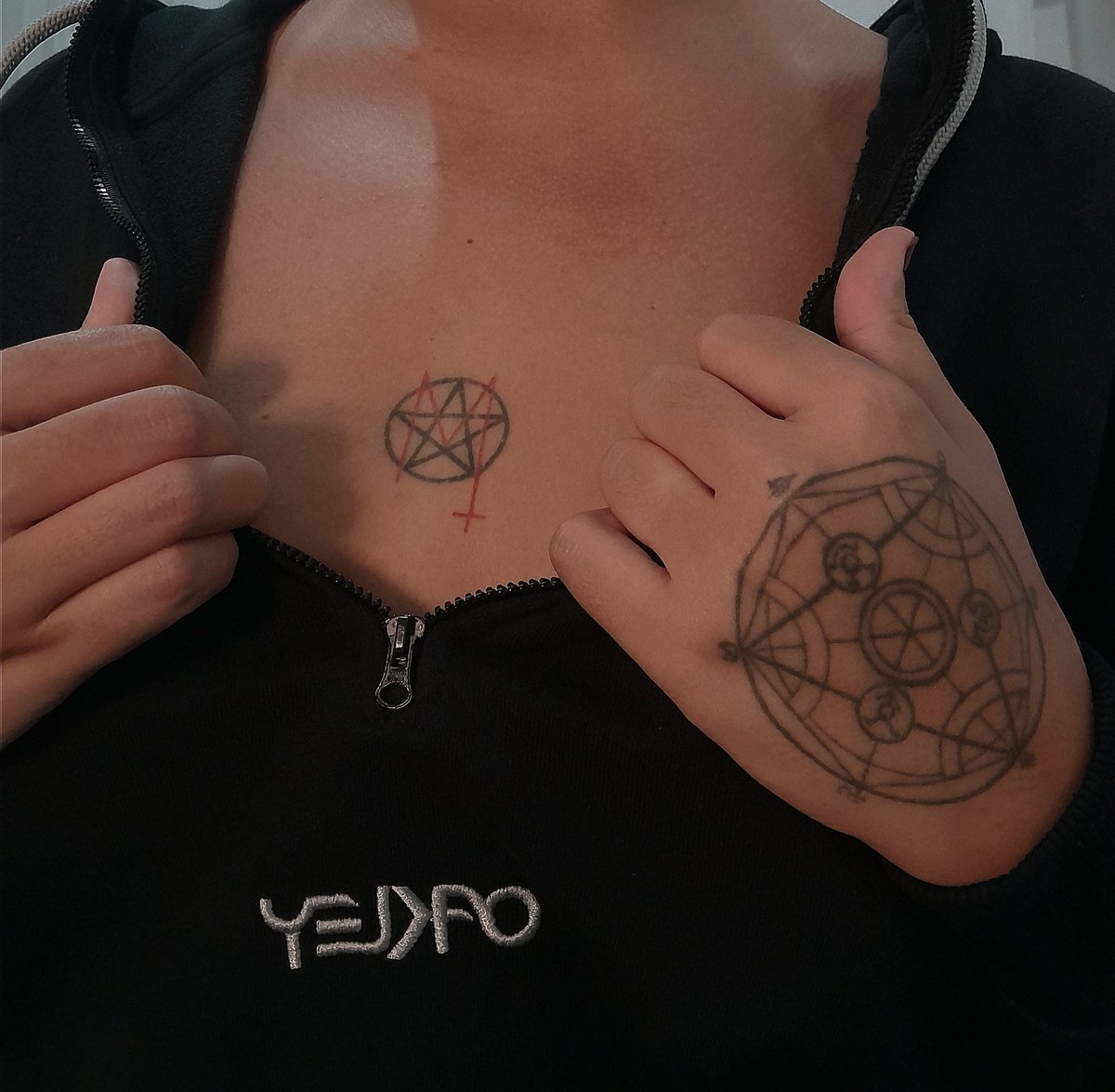 morgana__609's tweet photo. Nós mulheres com tatuagem de chiclete ✨ https://t.co/u8nZoLY2YW
