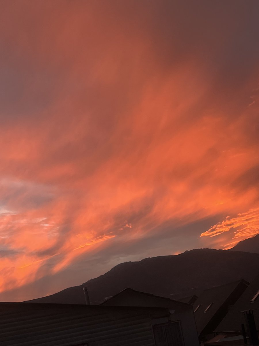 ArbitroCortes's tweet photo. #Quillota @atardecer y sus fotografías de hoy Quillota nos entrega este bello atardecer https://t.co/KpR7aT1Hy1