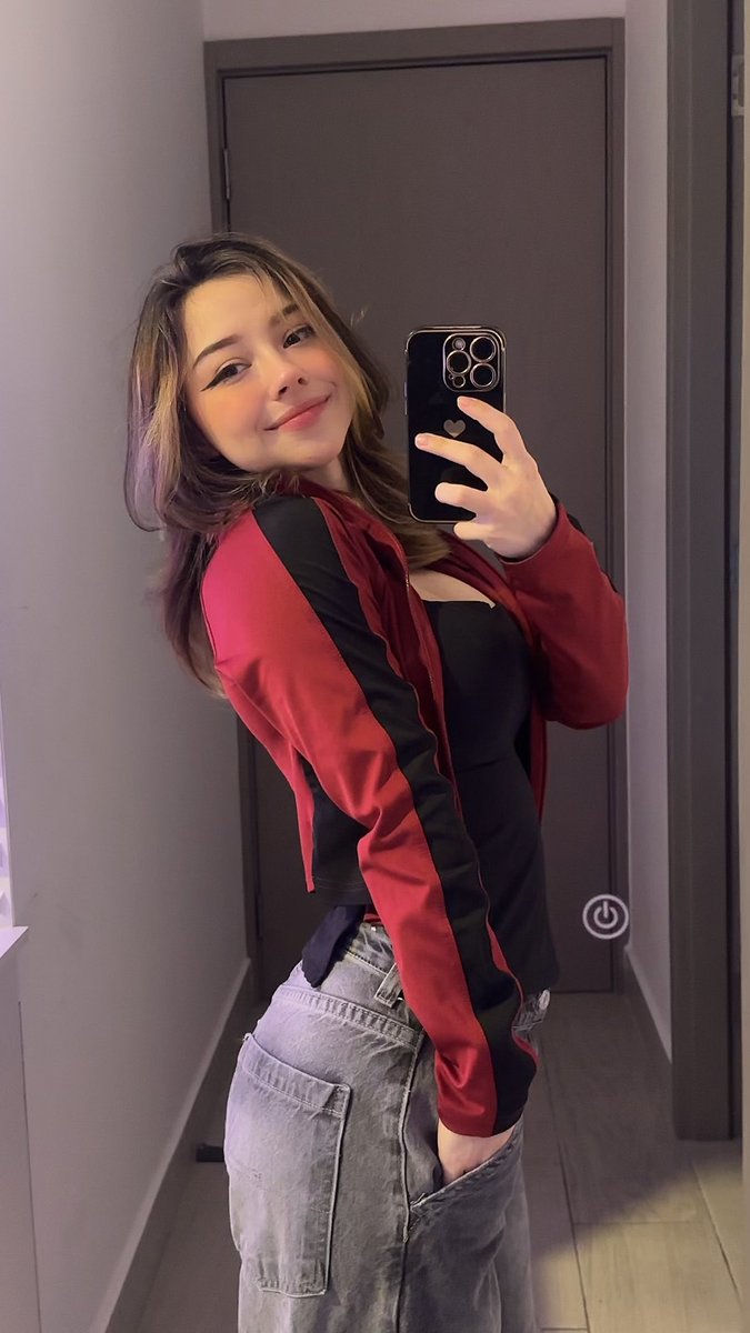 Mictia00's tweet photo. buenos dias❤️🫪 hoy stream a las 8 ✨ https://t.co/OtGdEn1sbv