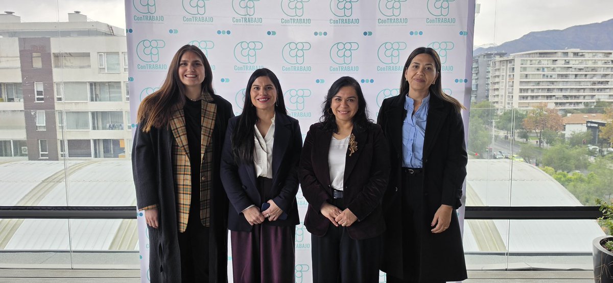 senadis_gob's tweet photo. 📌 Entregando información y herramientas, hoy se realizó el Tercer encuentro de gestoras y gestoras de inclusión laboral de empresas, organizado por Fundación Con Trabajo.

En la jornada participó la directora nacional (s) de Senadis, Gabriela Villanueva. https://t.co/hIDRo8en1Z