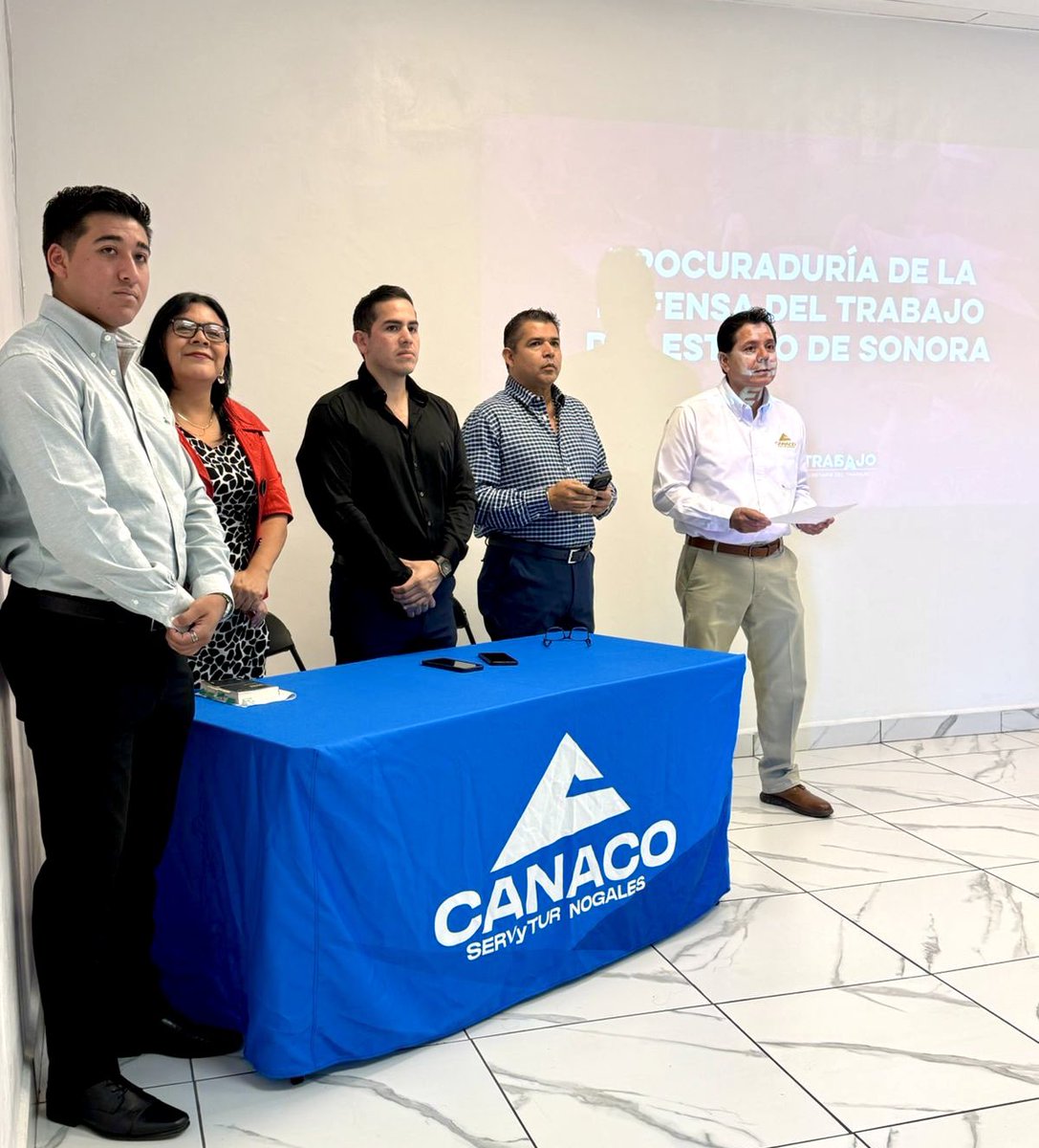 STSonora's tweet photo. 🤝 Participamos en la Jornada de Capacitación Empresarial de CANACO Nogales, para brindar información y orientación sobre temas laborales de interés para el sector empresarial, promoviendo el cumplimiento de la normatividad y la construcción de entornos laborales más justos.

#ST https://t.co/57LX8kRqs7