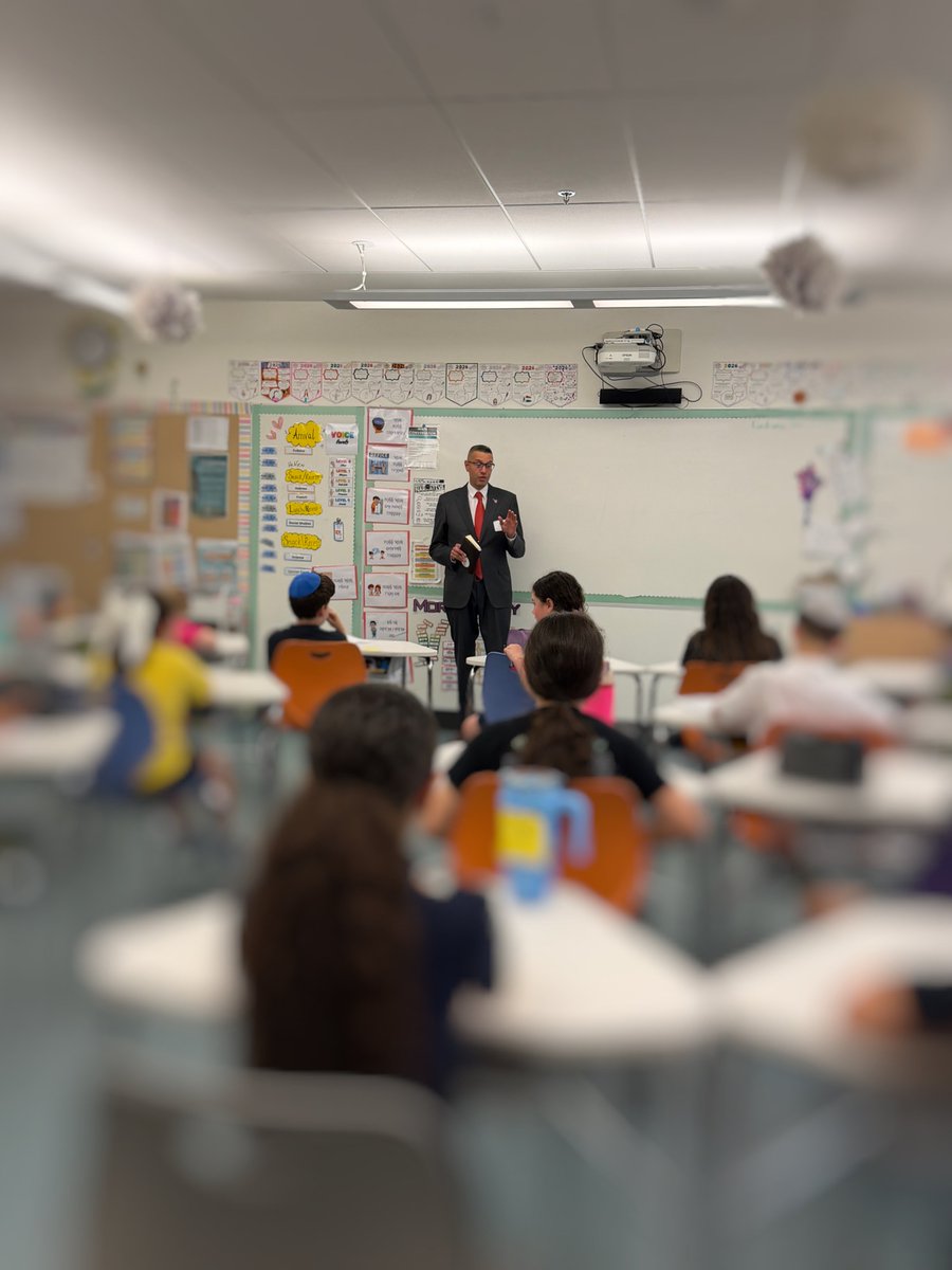 kareemformayor's tweet photo. Thank you Vancouver Talmud Torah (VTT) for the invitation to speak to your fifth grade class about municipal politics.  The future of Vancouver is in very good hands. https://t.co/0DfLjr7bB9