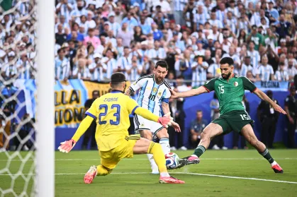 mauriciojornal_'s tweet photo. Desempenho das 8 favoritas ao título na 1ª rodada:

🇫🇷França 3x1 Senegal✅
🇦🇷Argentina 3x0 Argélia✅
🇩🇪Alemanha 7x1 Curaçao✅
🏴󠁧󠁢󠁥󠁮󠁧󠁿Inglaterra 4x2 Croácia✅
🇧🇷Brasil 1x1 Marrocos🟰
🇵🇹Portugal 1x1 Congo🟰
🇪🇸Espanha 0x0 Cabo Verde🟰
🇳🇱Holanda 2x2 Japão🟰

Ninguém perdeu. https://t.co/rAAGKontnn