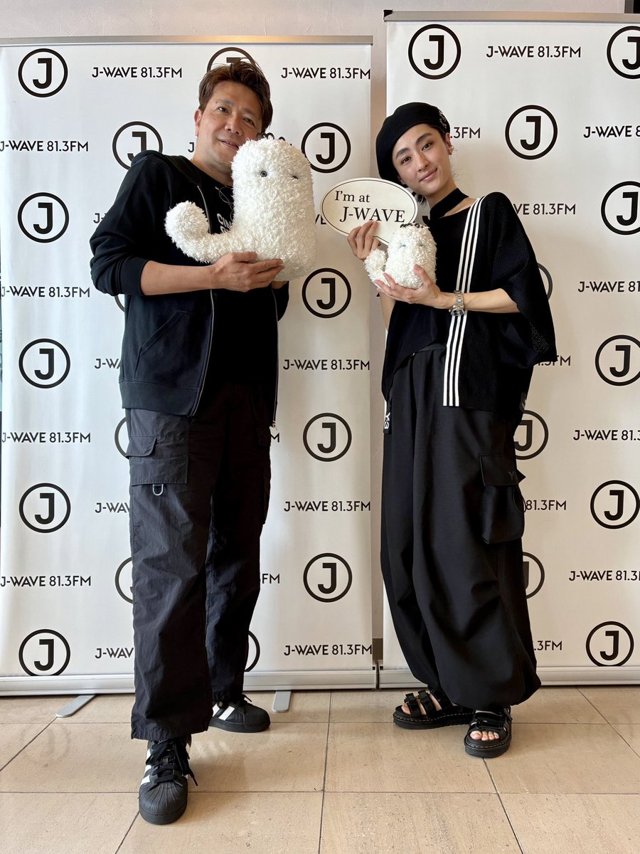 jtmr813's tweet photo. PLEASURE PICK UP💡

6月の木曜日は、ドラムヴォーカリスト
#シシド・カフカ さん(@shishido_kavka)をお迎え🪴

✔︎ #シシド・チャゲ 新曲OA🎵
✔︎ 新宿ReNYにて歌謡ショー開催💃🎙️
✔︎ 役者とミュージシャン “表現する”ことは一緒　など

👇#radiko
https://t.co/yzpHSub8vZ

#ohayomorning #jwave https://t.co/dMBKb4lkQ5