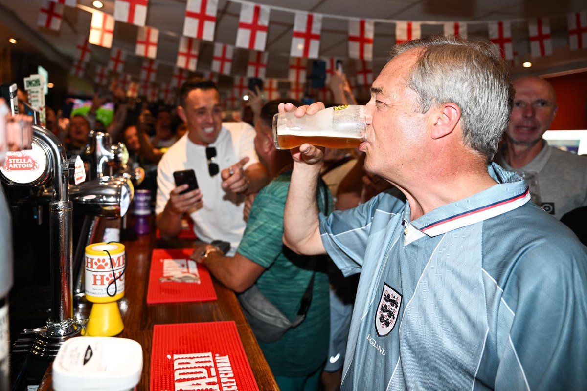 Nigel_Farage's tweet photo. Proper job. @England https://t.co/af8KKT3GxX