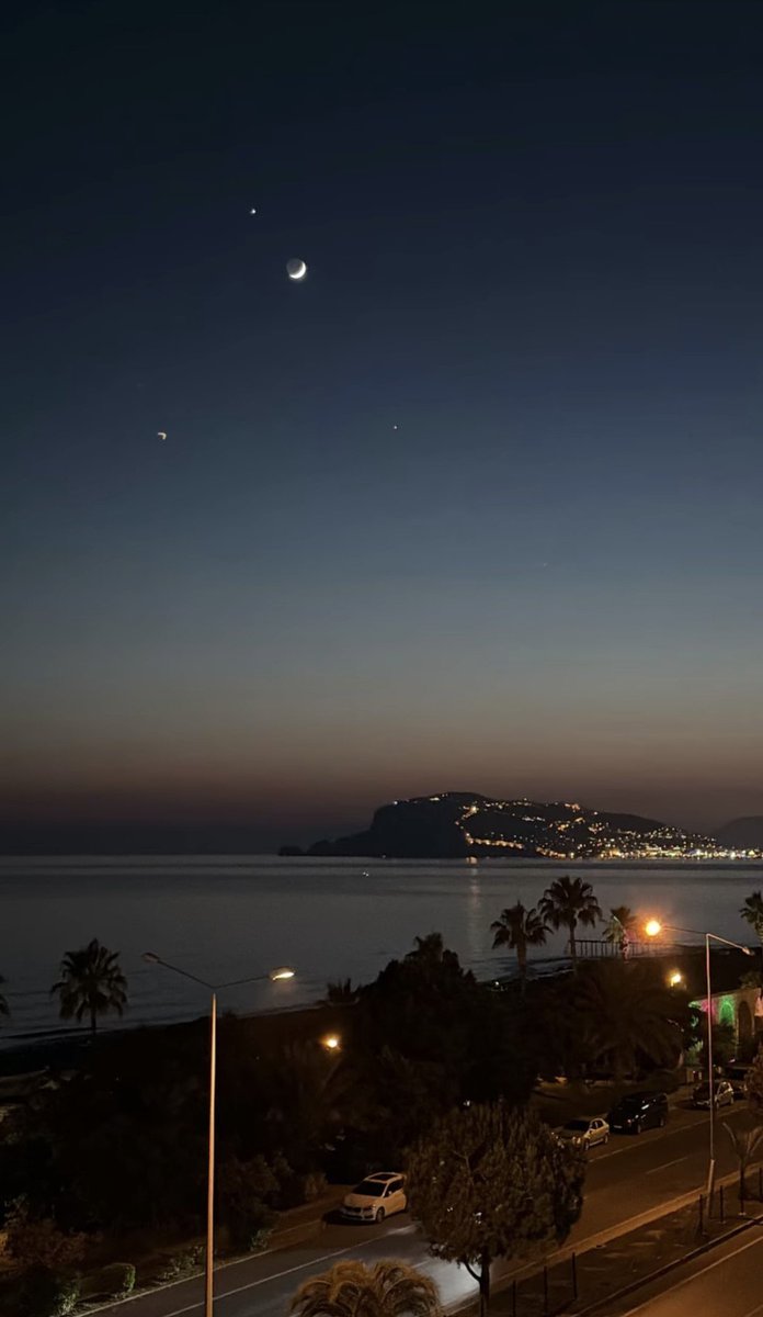 1merv_e's tweet photo. ⭐🌙 https://t.co/8jueRo9rxR