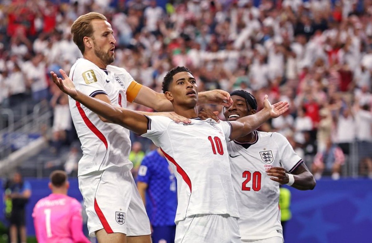 PlayredHQ's tweet photo. 🏴 England’s stars deliver in opening win 🇭🇷

One of the World Cup title contenders, England, came out on top in a thriller against Croatia, with Kane scoring twice and Bellingham netting the decisive goal.

England 4-2 Croatia https://t.co/T9zjJ6h9a5