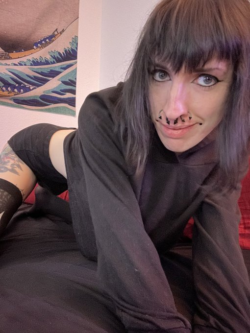 Gabby Graveyard - Folks i have started making content again. Mostly solo stuff for now as ive moved to focus on my health issues. Im still getting that figured out but im in a much better place now and ive been dying to get back into it all! https://t.co/1IeB75YMtG