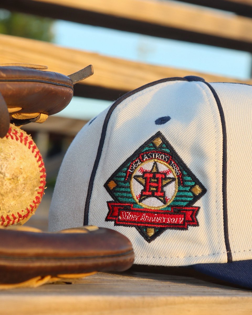leebaron2's tweet photo. “Freedom to Compete” drops Friday, 6/19.

Inspired by Juneteenth and Negro League baseball, this New Era Custom Hat honors athletes whose excellence thrived despite unequal opportunities.

Available at 10 AM in-store &amp; online + The Lee Baron App. Early access for app users. https://t.co/KmI3EOsrcl