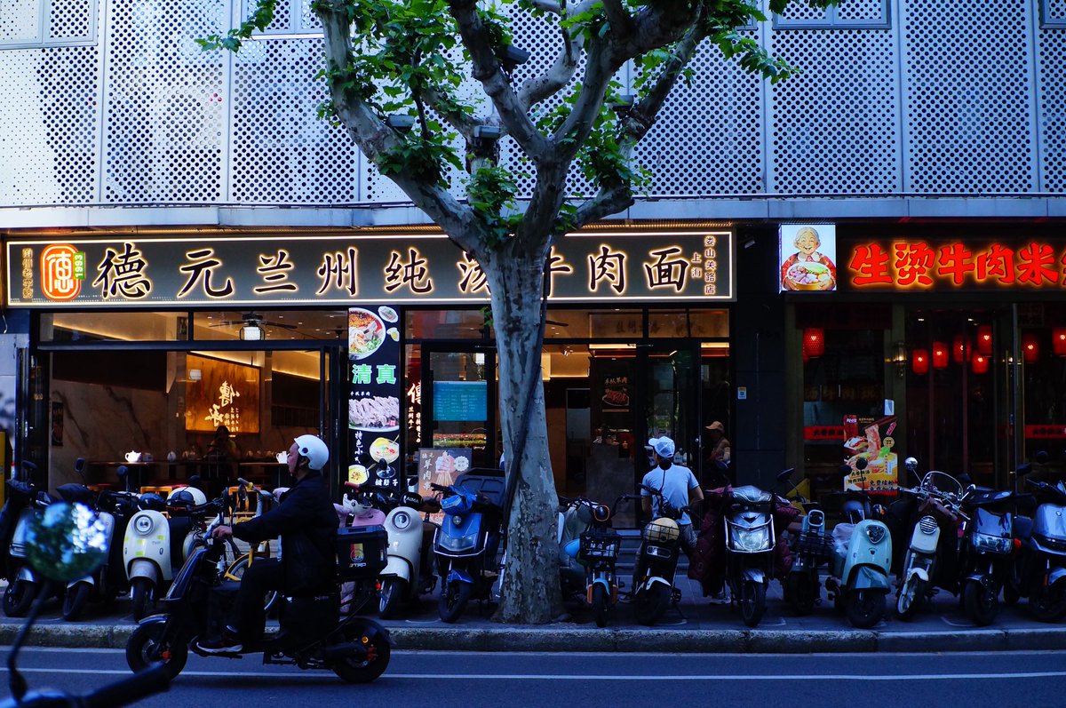 chanpo_photo's tweet photo. #七工匠 （ #7Artisans ） 35mm F1.4
#APSC 
#streetphotography https://t.co/ZRH8zaqCCX